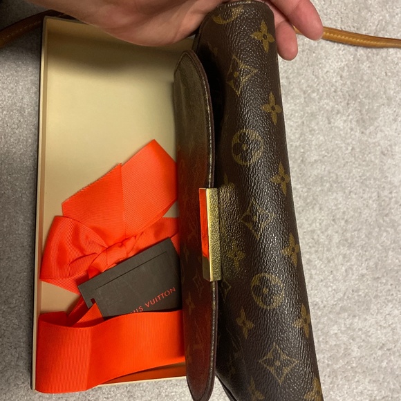 Louis Vuitton Favorite MM - Picture 7 of 8